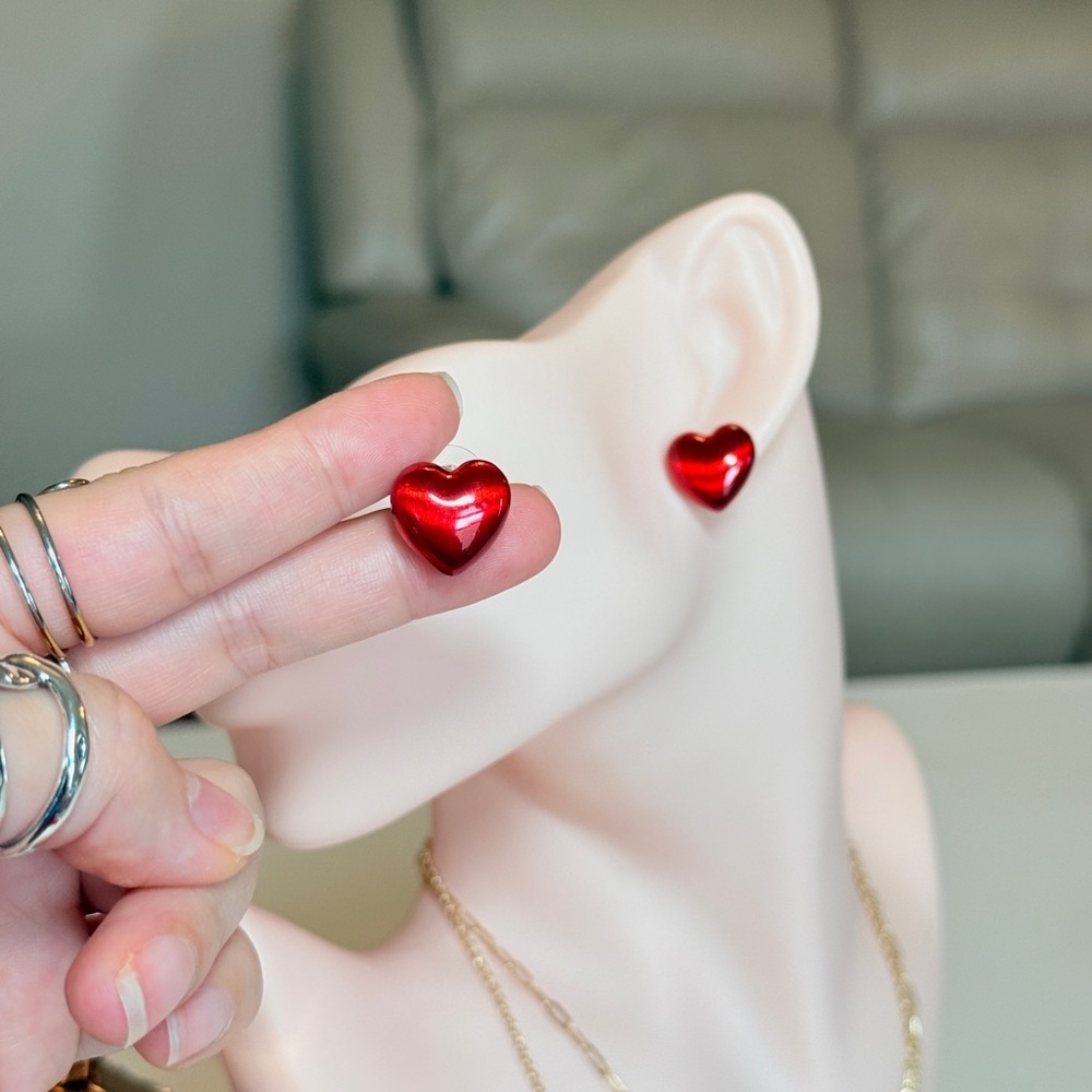 ⚜️ Red Heart Shaped Earrings - Picture 4 of 11